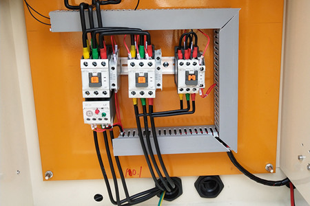 低溫水冷螺桿式冷水機機組